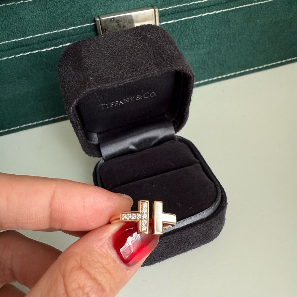 Tiffany & Co. T Wire Ring Rose Gold with Diamonds and Mother-of-pearl